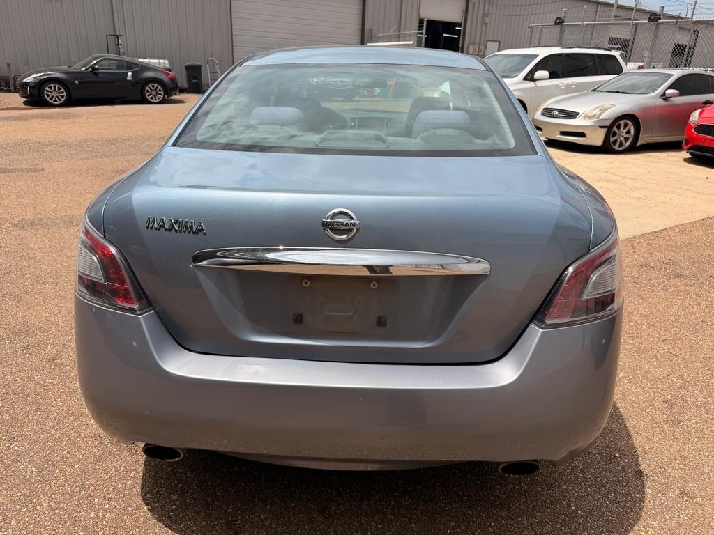 Nissan Maxima S 2012