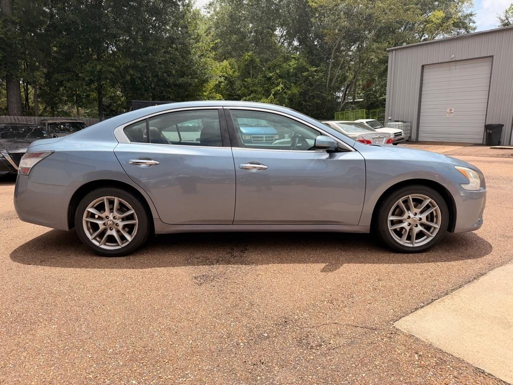Nissan Maxima S 2012