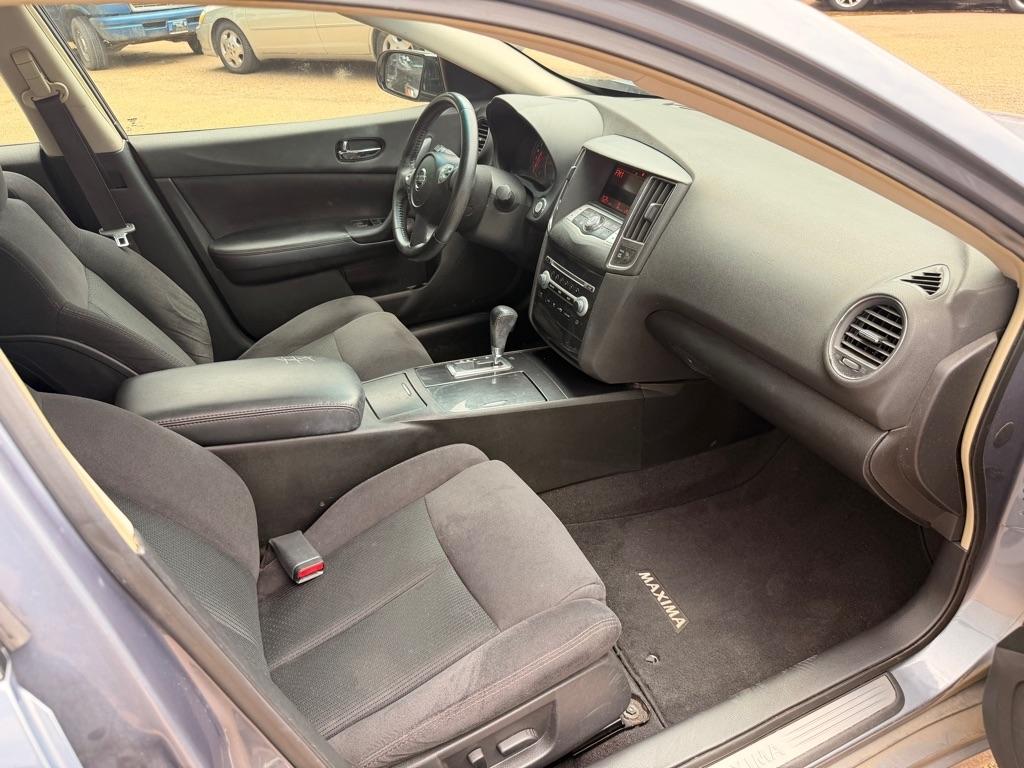 Nissan Maxima S 2012