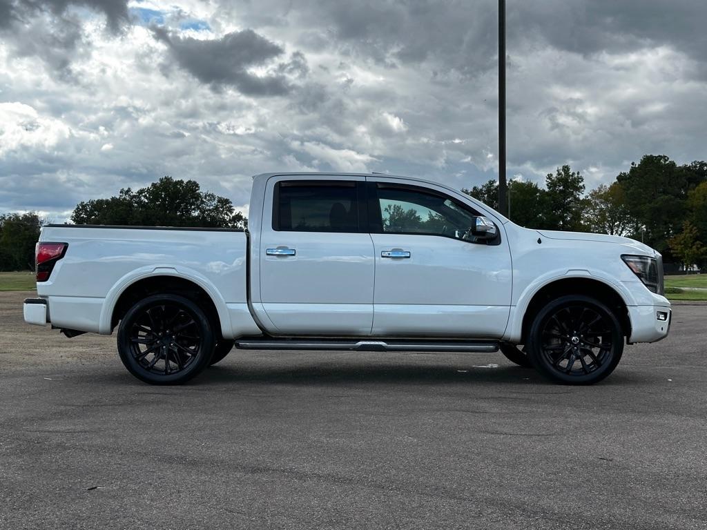 Nissan Titan Platinum Reserve Crew Cab 4WD 2021