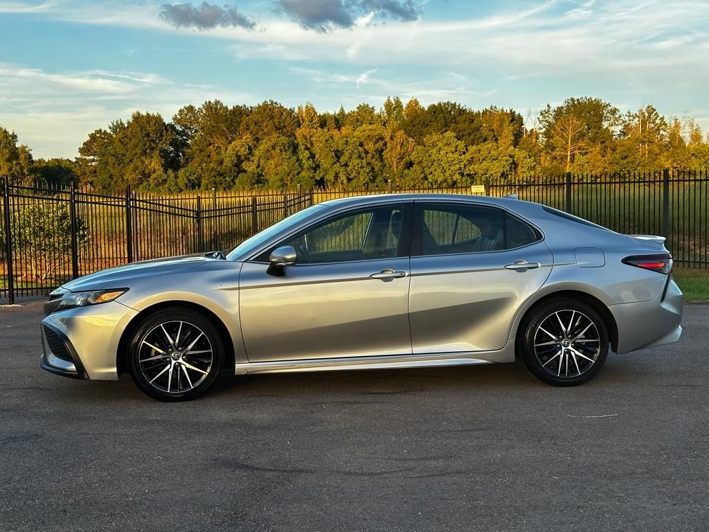 Toyota Camry SE 2022