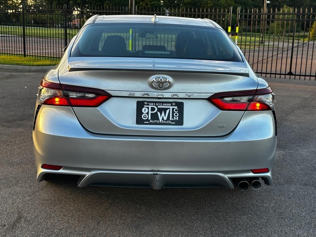 Toyota Camry SE 2022