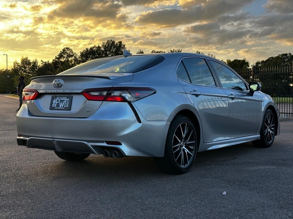 Toyota Camry SE 2022