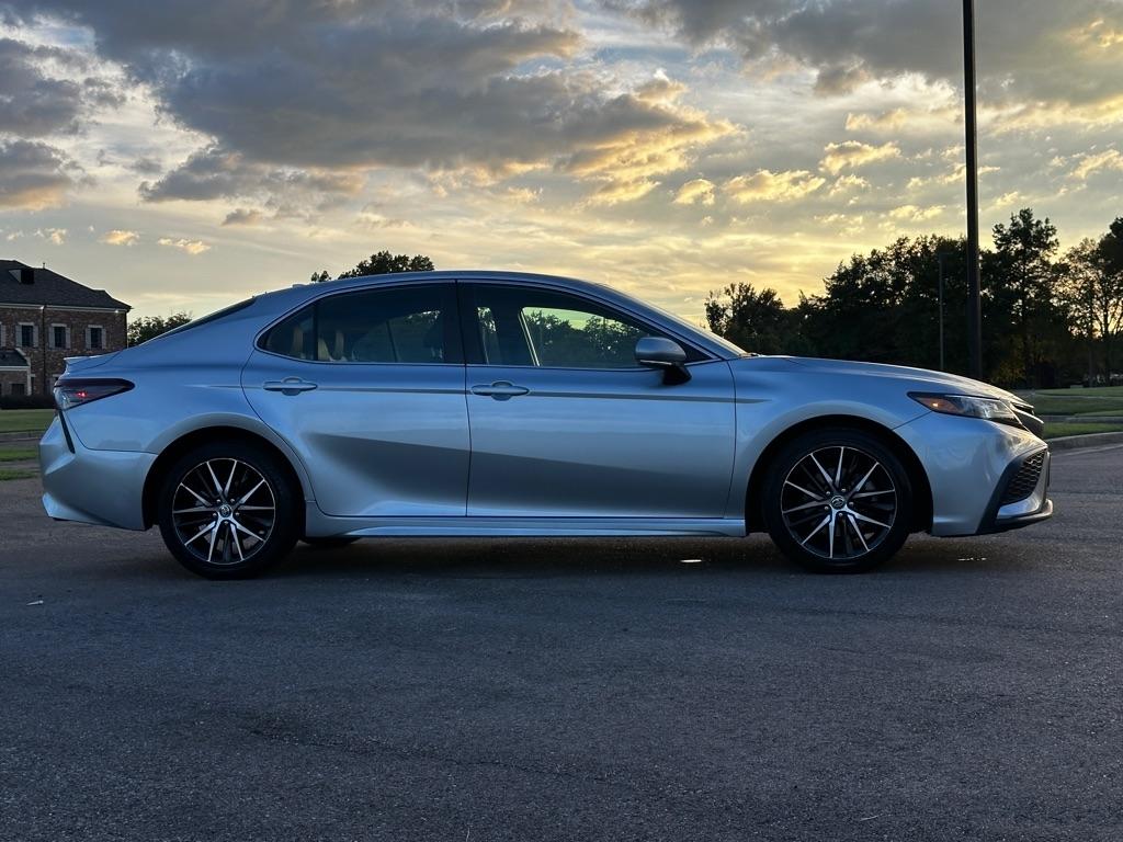 Toyota Camry SE 2022