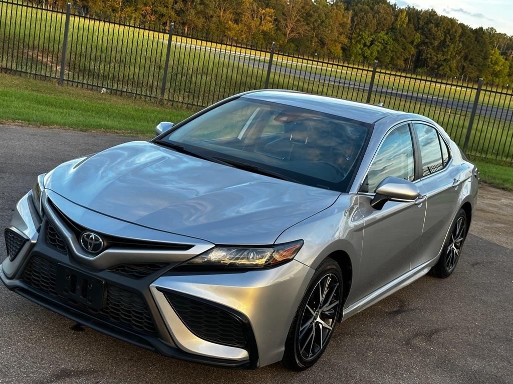 Toyota Camry SE 2022