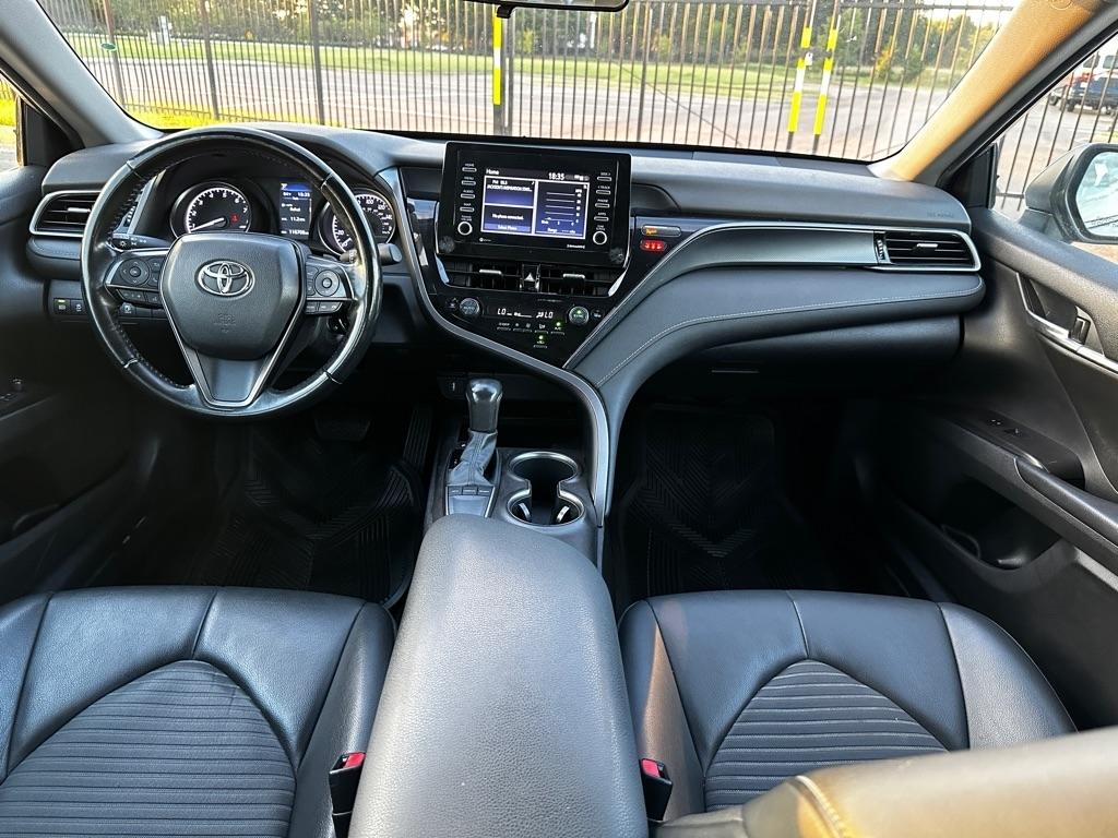Toyota Camry SE 2022
