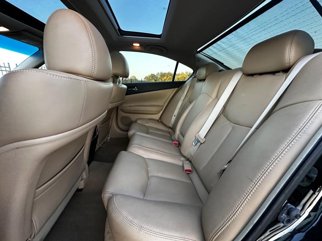 Nissan Maxima SV 2011