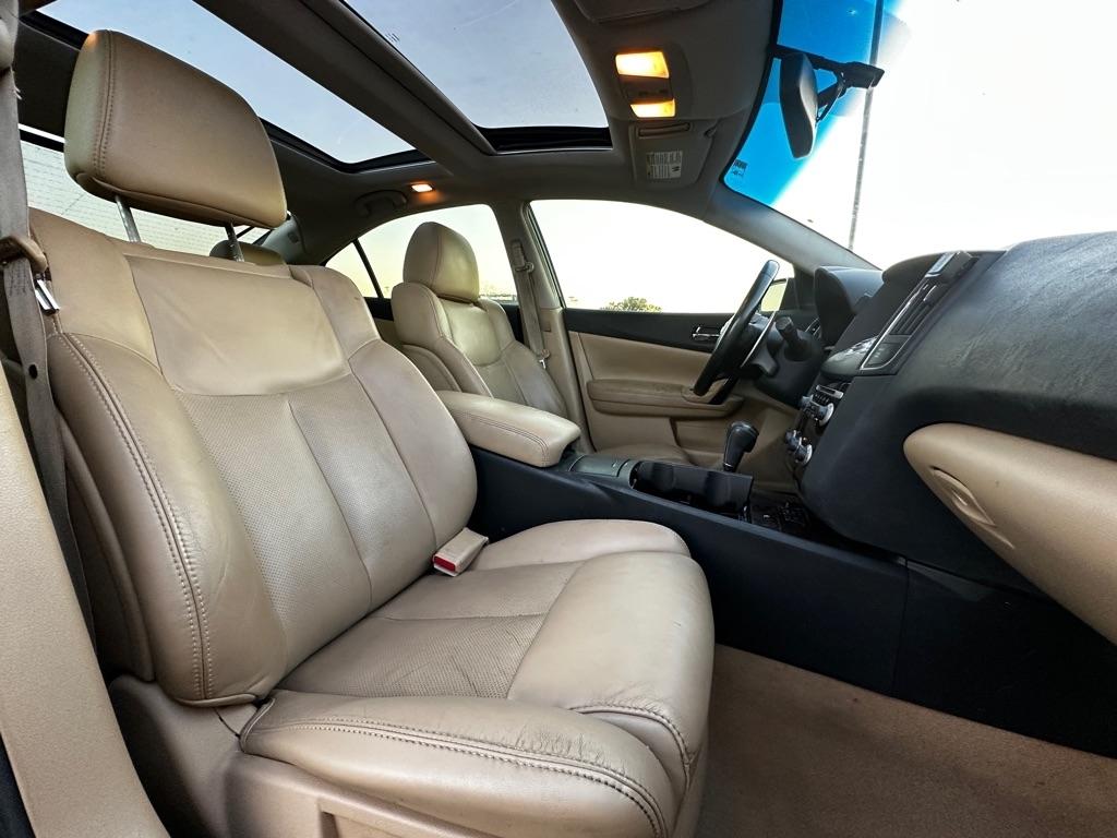 Nissan Maxima SV 2011