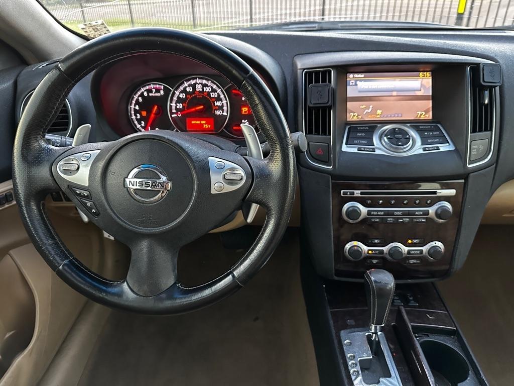 Nissan Maxima SV 2011