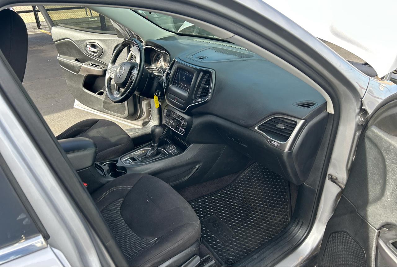 Jeep Cherokee Latitude FWD 2019