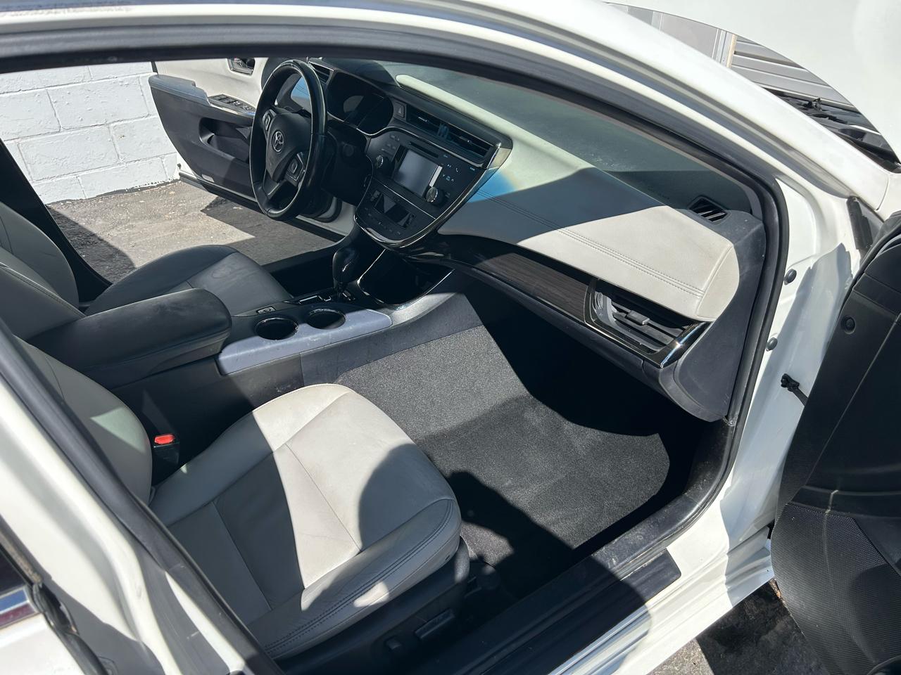 Toyota Avalon 4dr Sdn XLE Touring SE (Natl) 2015