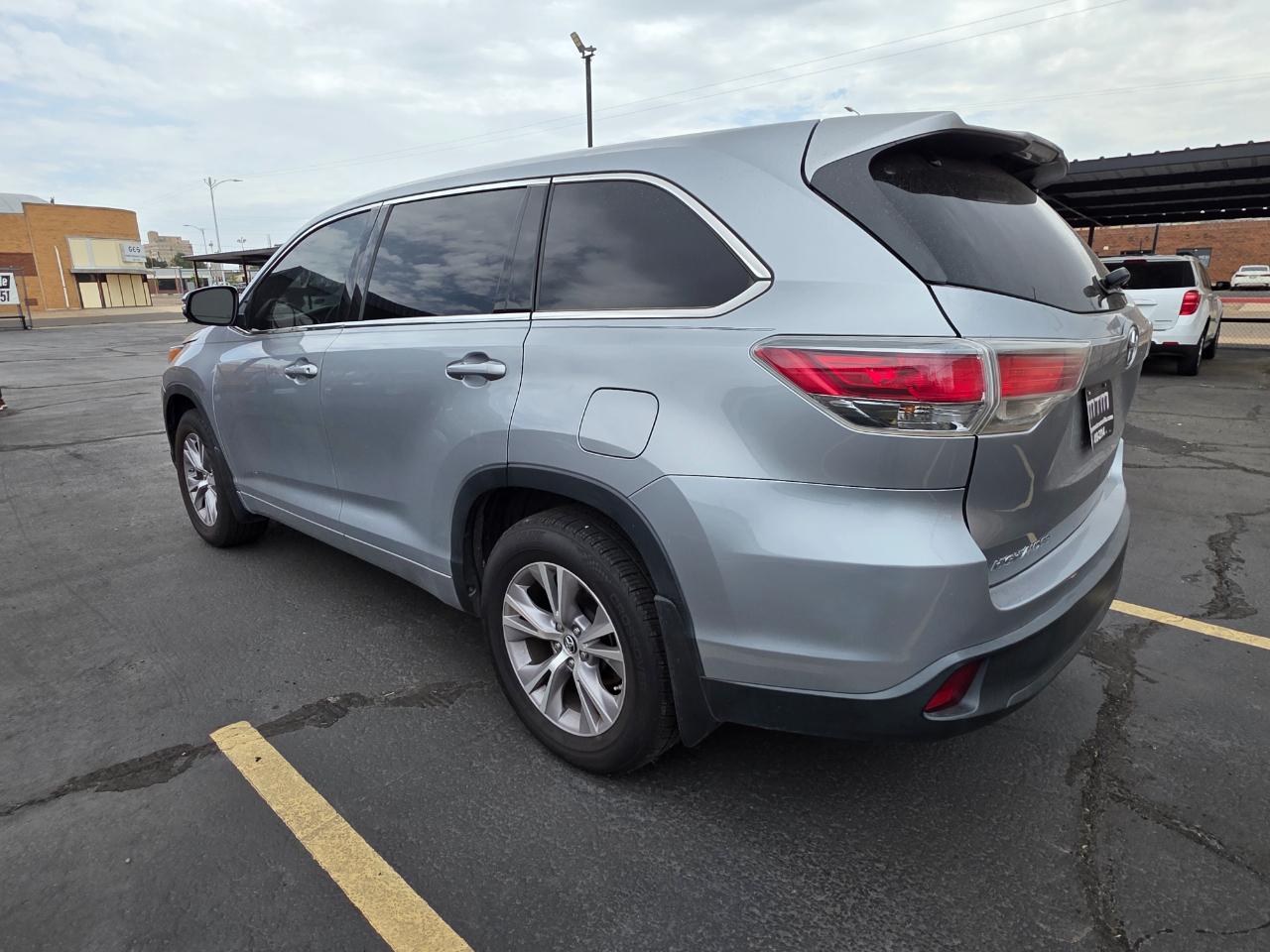 Toyota Highlander LE AWD V6 2016