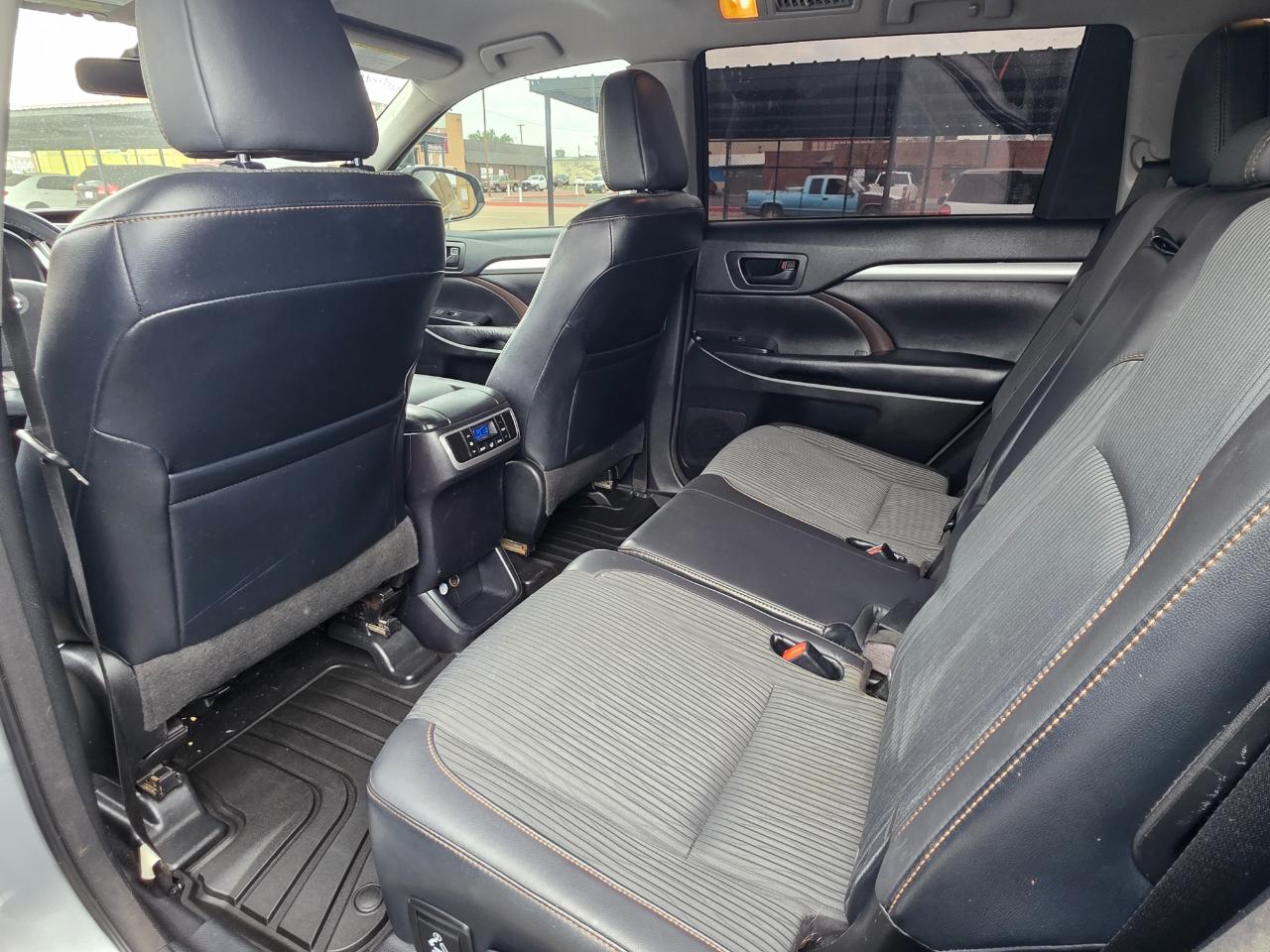 Toyota Highlander LE AWD V6 2016