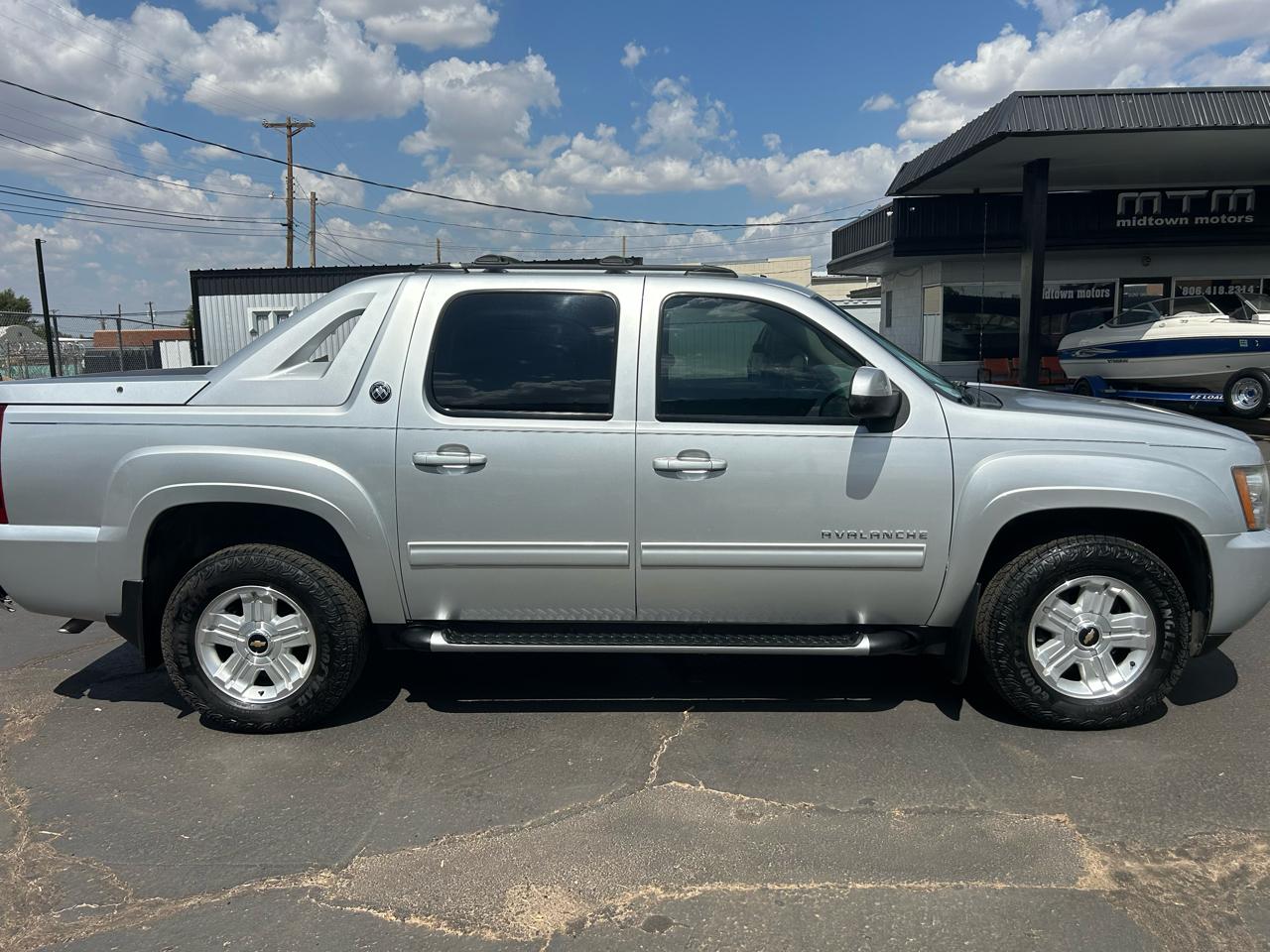 Chevrolet Avalanche LT 4WD 2013