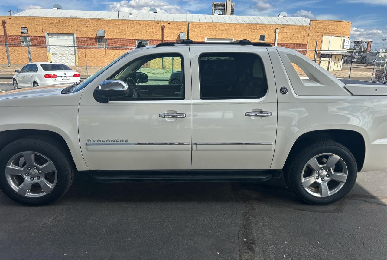 Chevrolet Avalanche LTZ 4WD 2013
