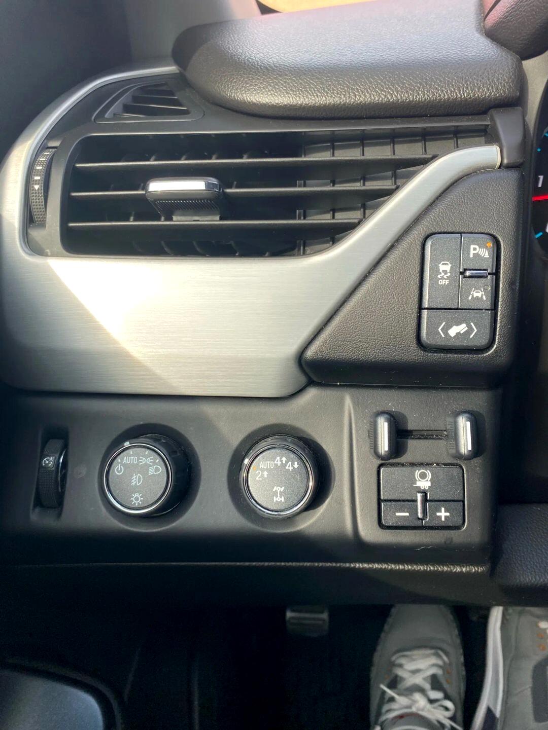 GMC Yukon SLT 4WD 2017