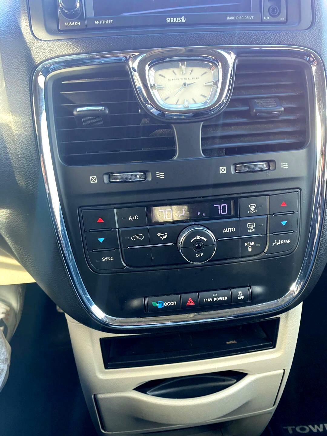 Chrysler Town & Country Touring 2016