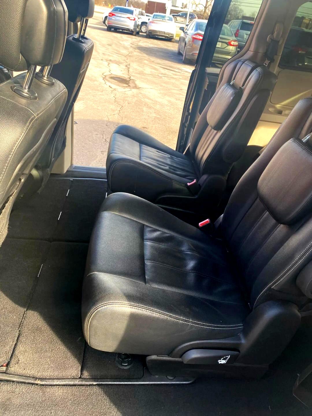 Chrysler Town & Country Touring 2016