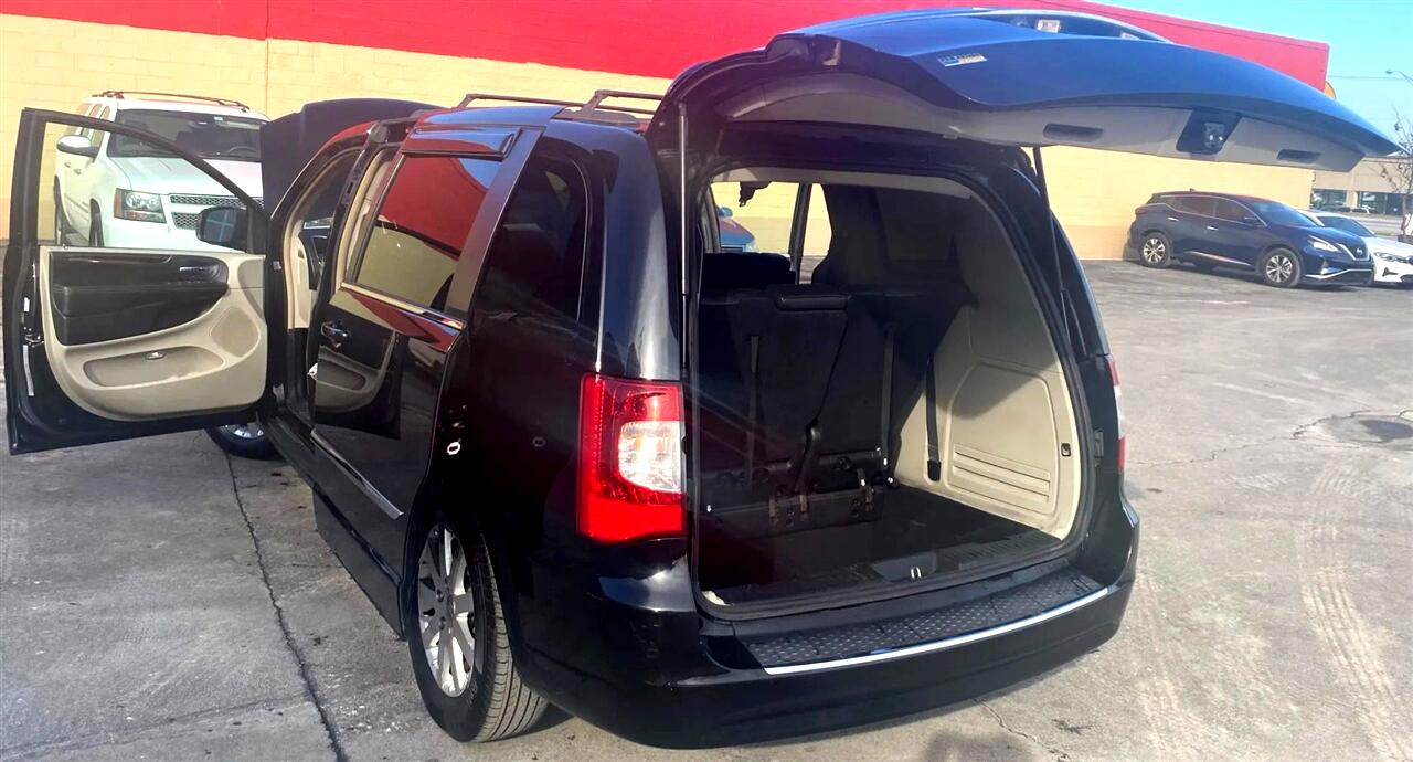 Chrysler Town & Country Touring 2016