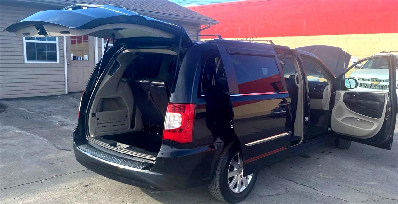 Chrysler Town & Country Touring 2016