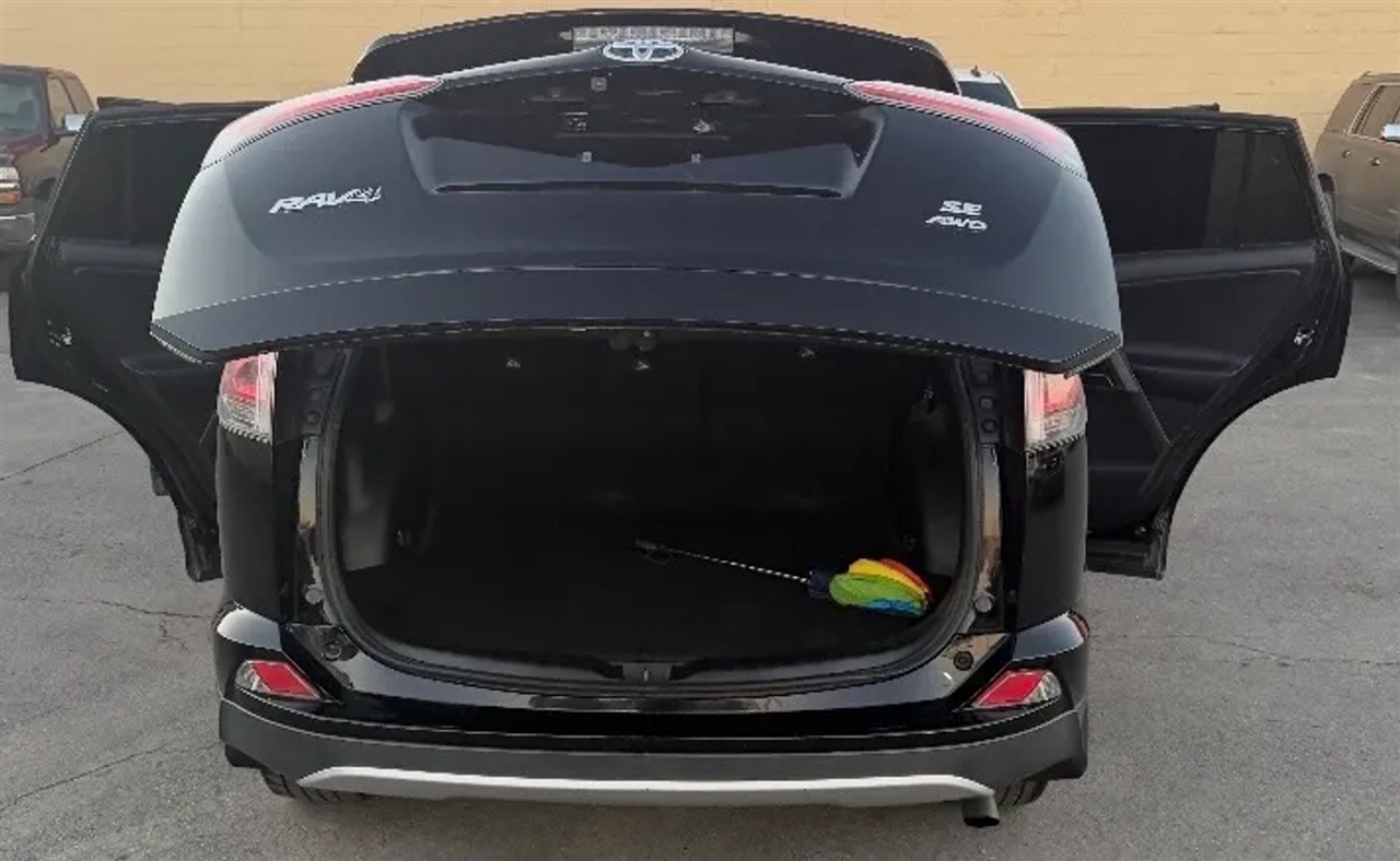 Toyota RAV4 SE 4WD 2016