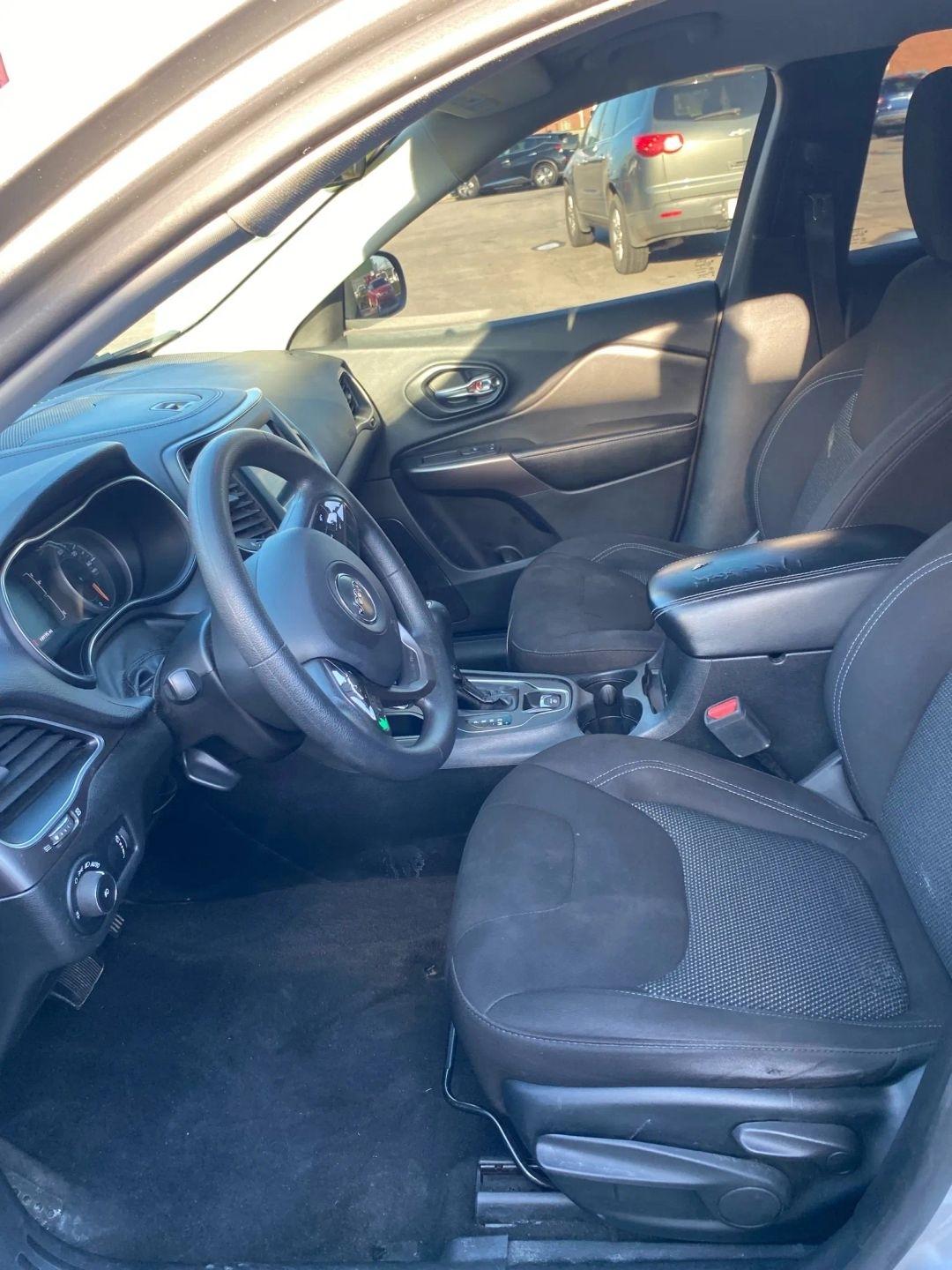 Jeep Cherokee Latitude FWD 2019