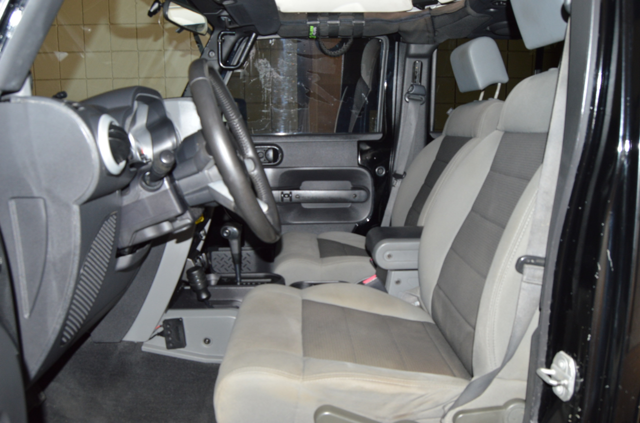 Jeep Wrangler Unlimited Sahara 4WD 2010 Jeep Wrangler Unlimited Sahara 4WD 2010