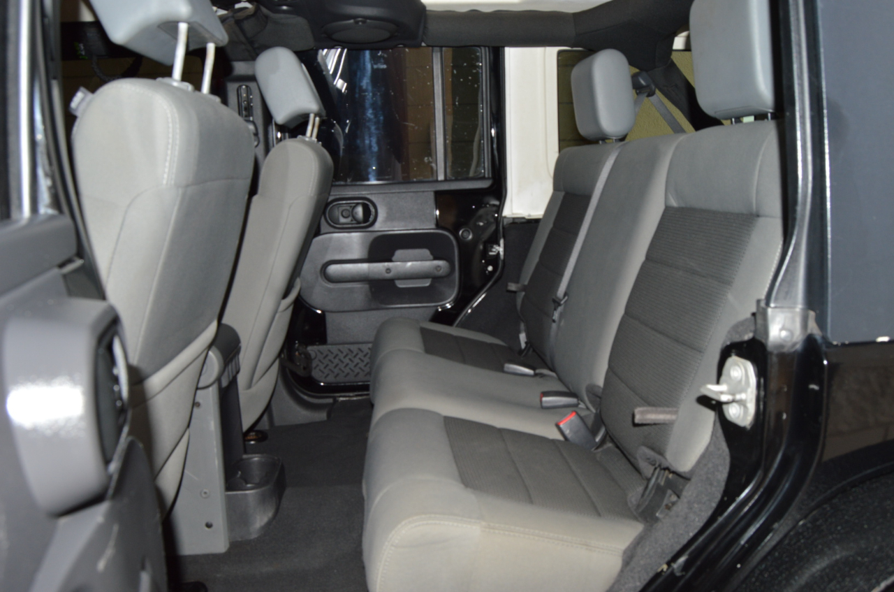 Jeep Wrangler Unlimited Sahara 4WD 2010 Jeep Wrangler Unlimited Sahara 4WD 2010