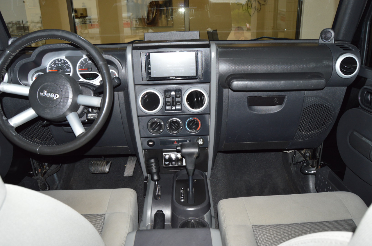 Jeep Wrangler Unlimited Sahara 4WD 2010 Jeep Wrangler Unlimited Sahara 4WD 2010