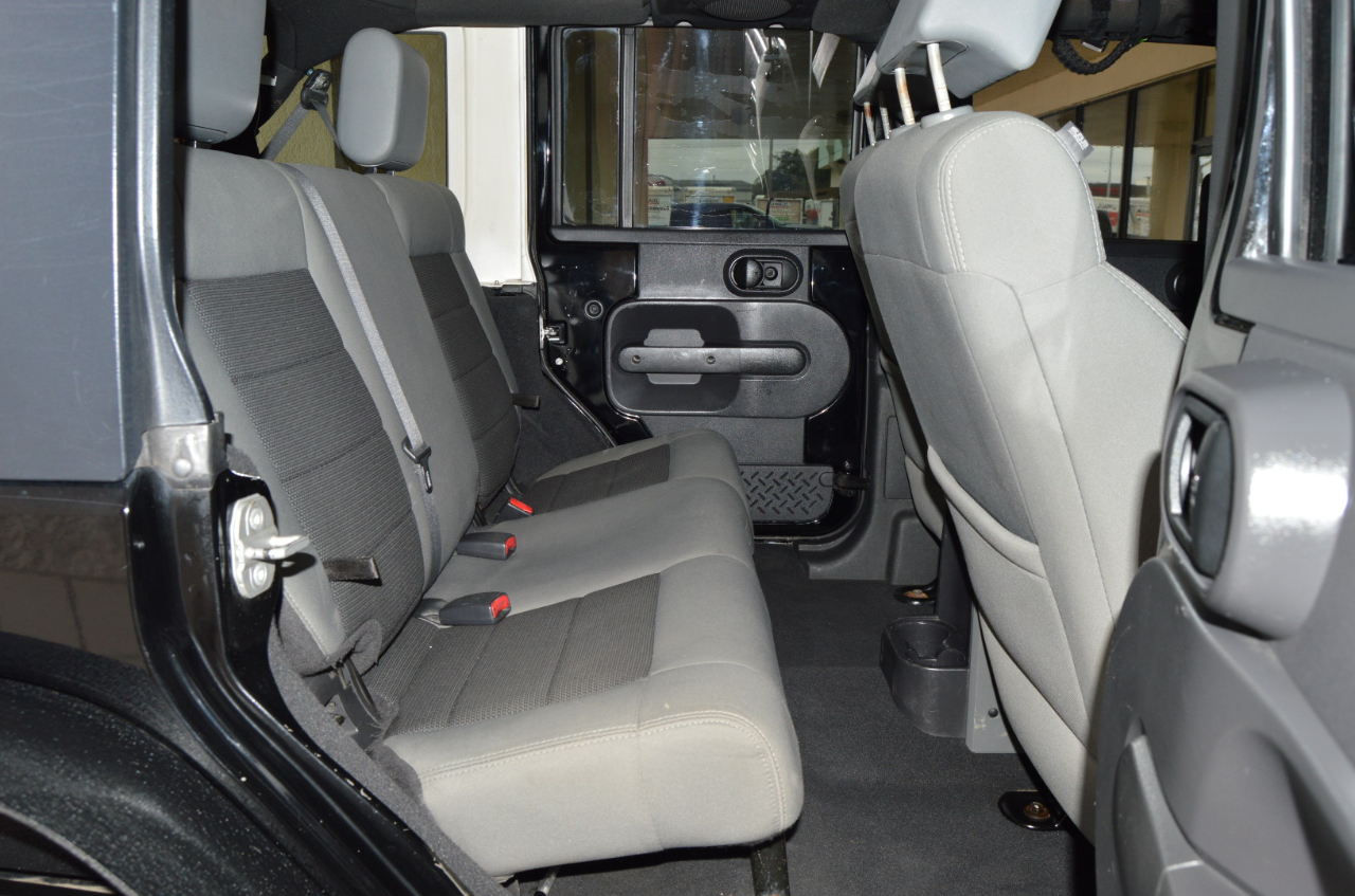 Jeep Wrangler Unlimited Sahara 4WD 2010 Jeep Wrangler Unlimited Sahara 4WD 2010