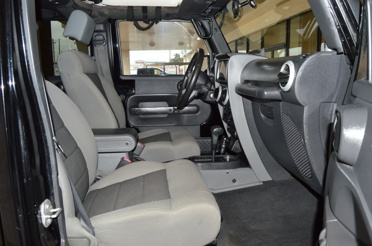 Jeep Wrangler Unlimited Sahara 4WD 2010 Jeep Wrangler Unlimited Sahara 4WD 2010