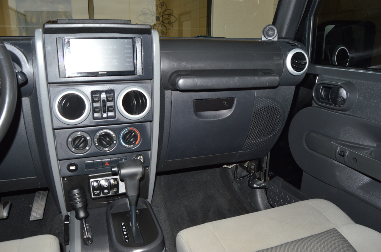 Jeep Wrangler Unlimited Sahara 4WD 2010 Jeep Wrangler Unlimited Sahara 4WD 2010