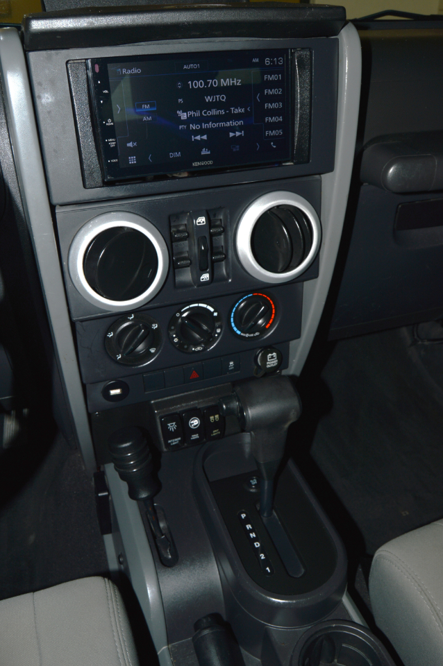 Jeep Wrangler Unlimited Sahara 4WD 2010 Jeep Wrangler Unlimited Sahara 4WD 2010