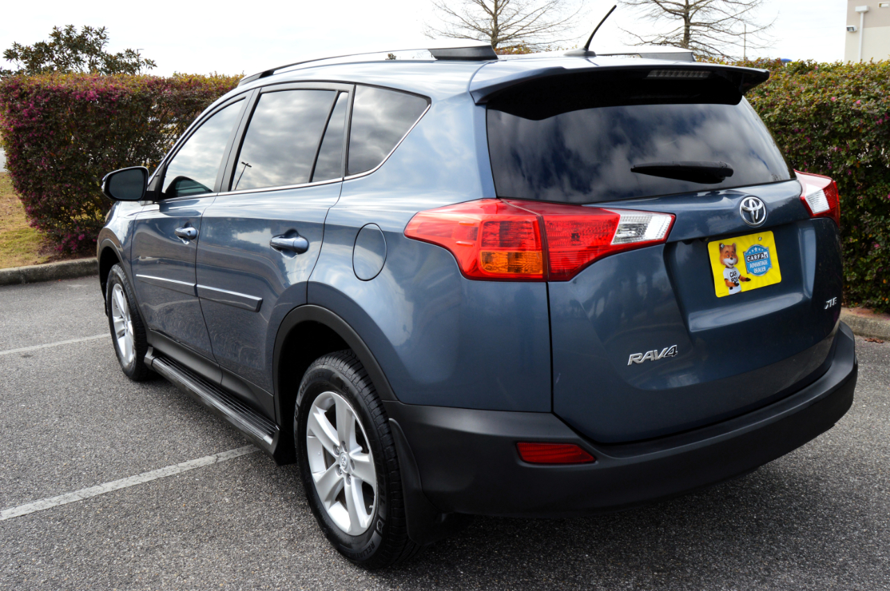 Toyota RAV4 FWD 4dr XLE (Natl) 2014