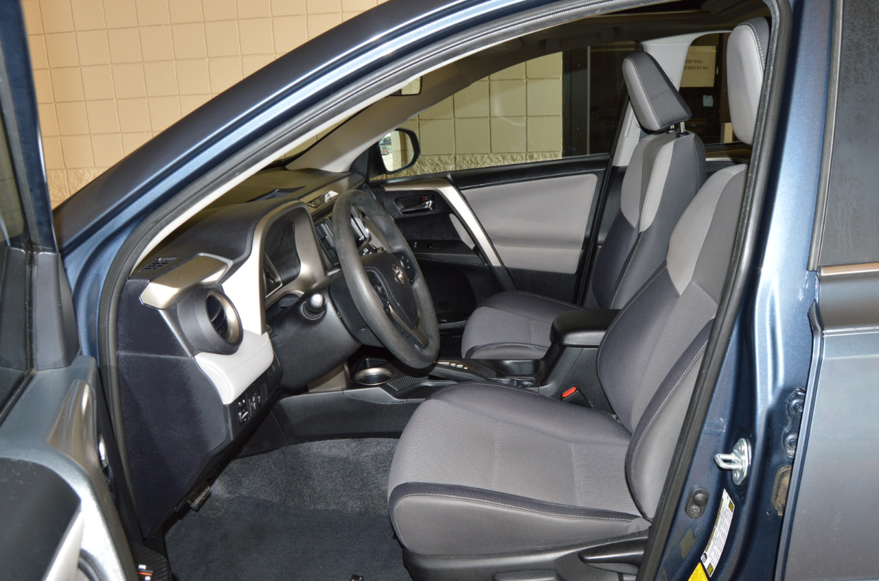 Toyota RAV4 FWD 4dr XLE (Natl) 2014