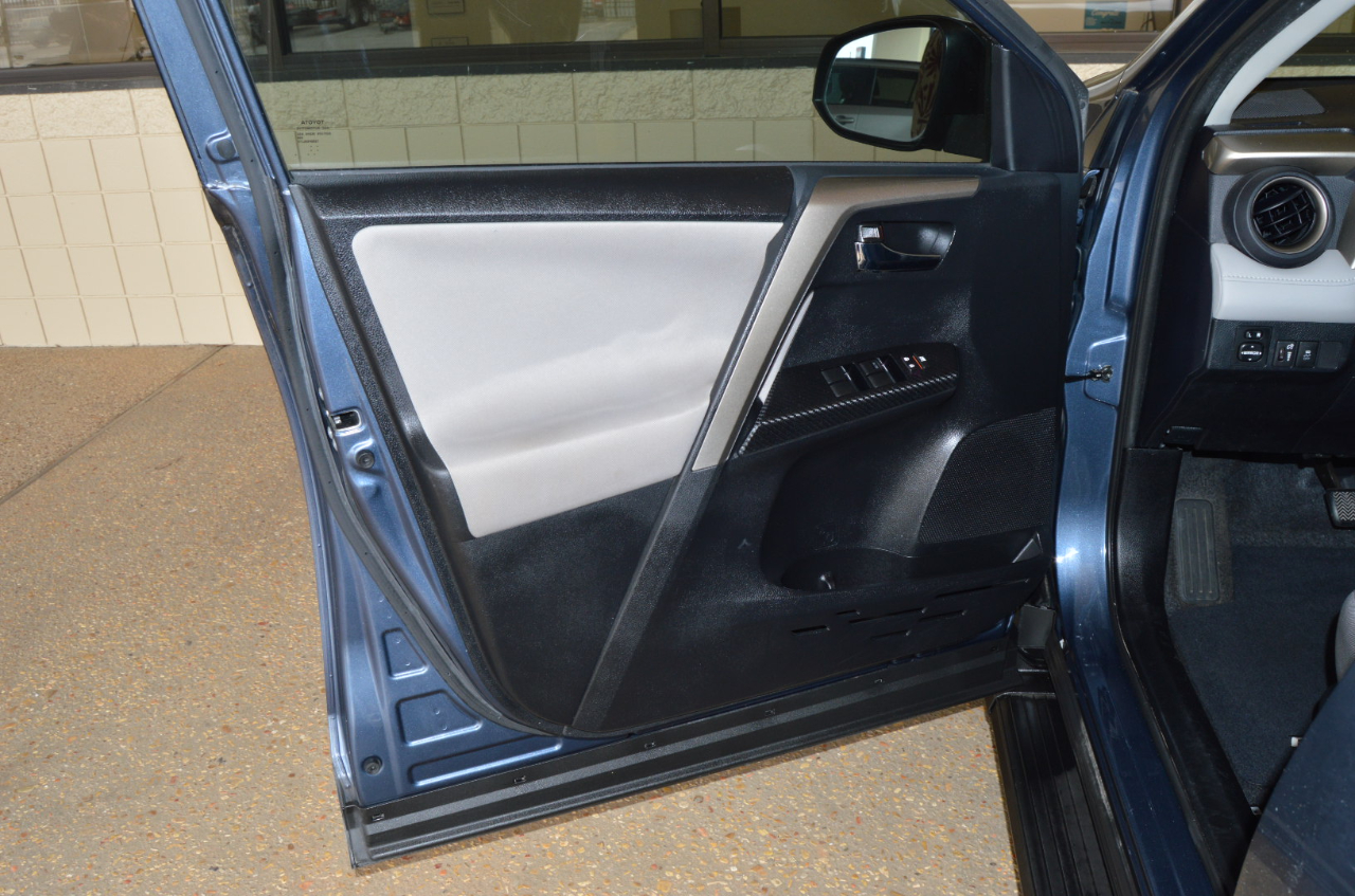 Toyota RAV4 FWD 4dr XLE (Natl) 2014