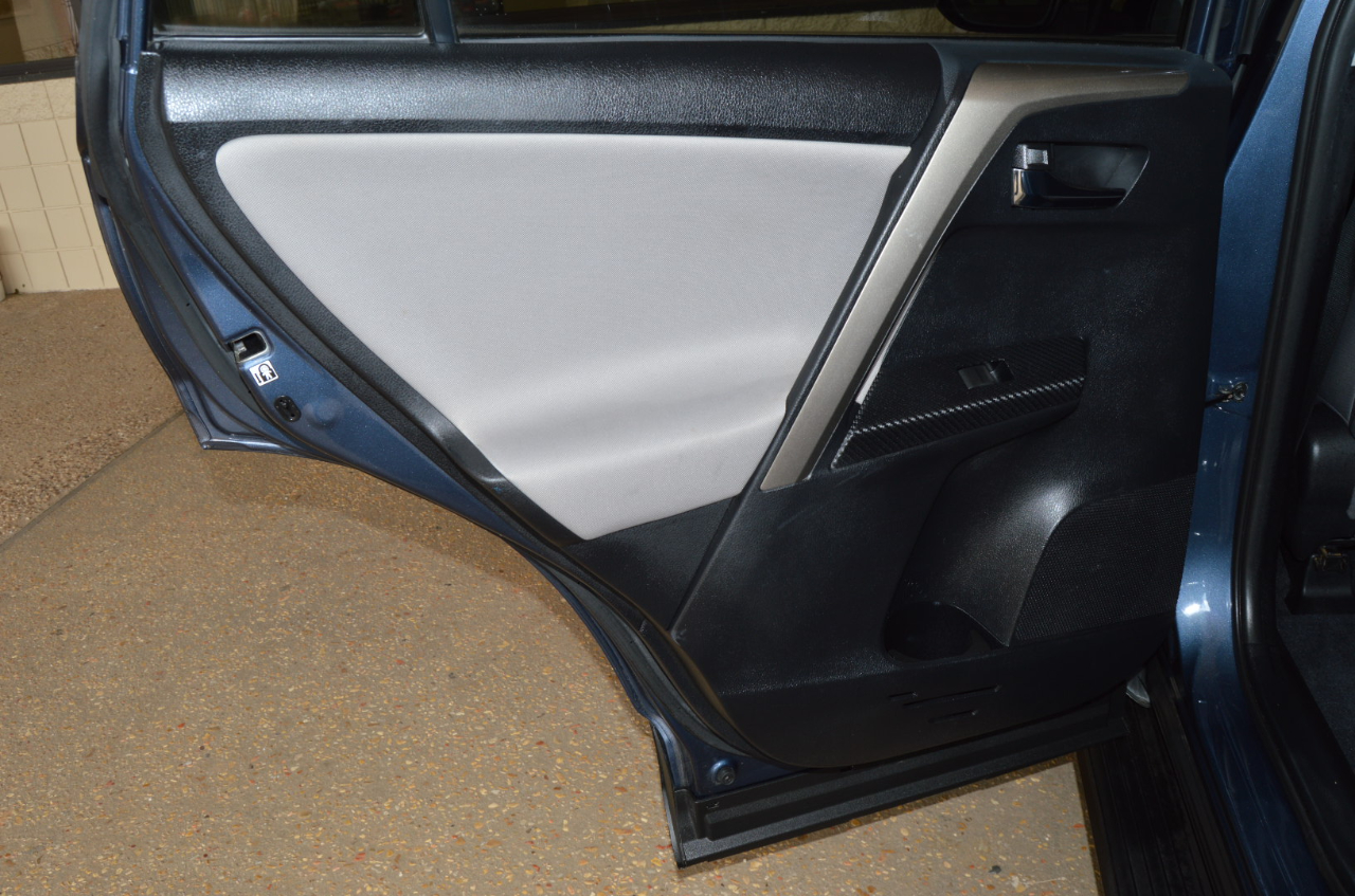 Toyota RAV4 FWD 4dr XLE (Natl) 2014