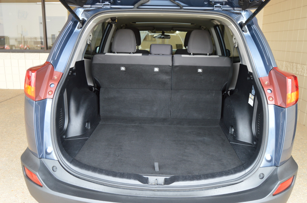 Toyota RAV4 FWD 4dr XLE (Natl) 2014