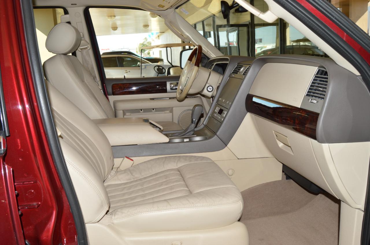 Lincoln Navigator 4dr 2WD Luxury 2004