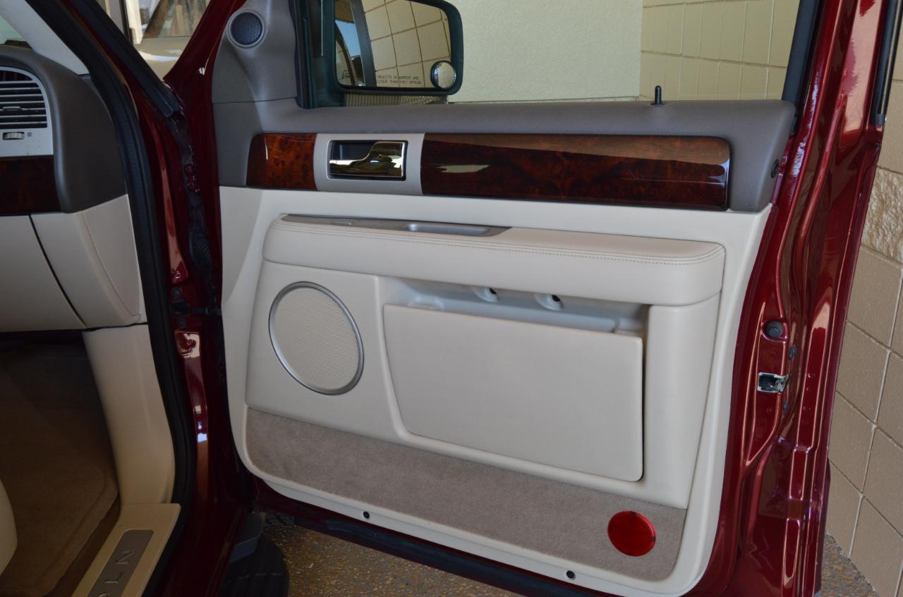 Lincoln Navigator 4dr 2WD Luxury 2004