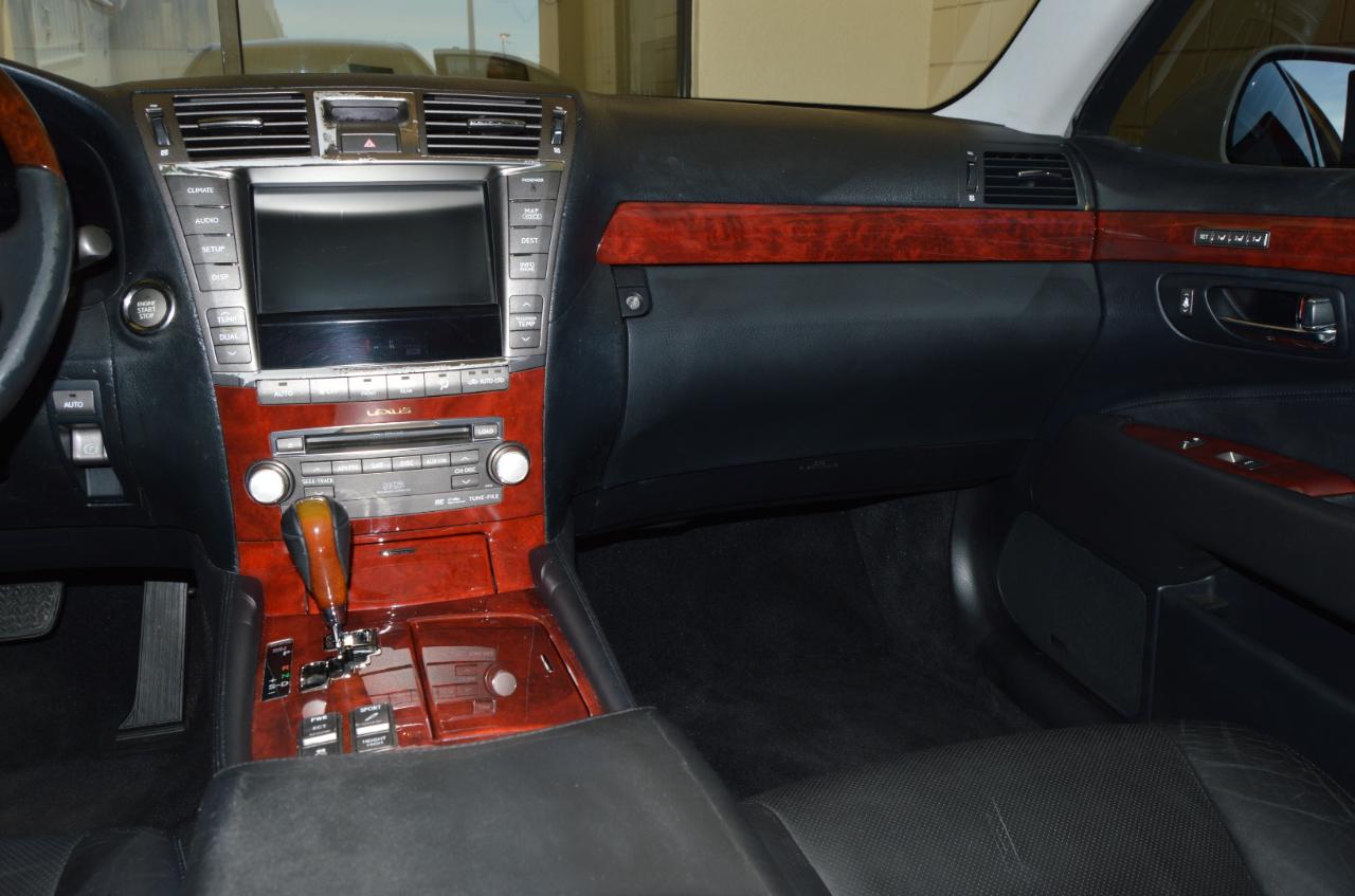 Lexus LS 460 4dr Sdn AWD 2010