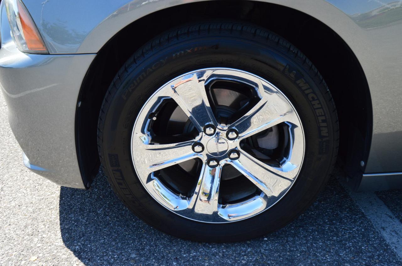 Dodge Charger 4dr Sdn SXT Plus RWD 2012