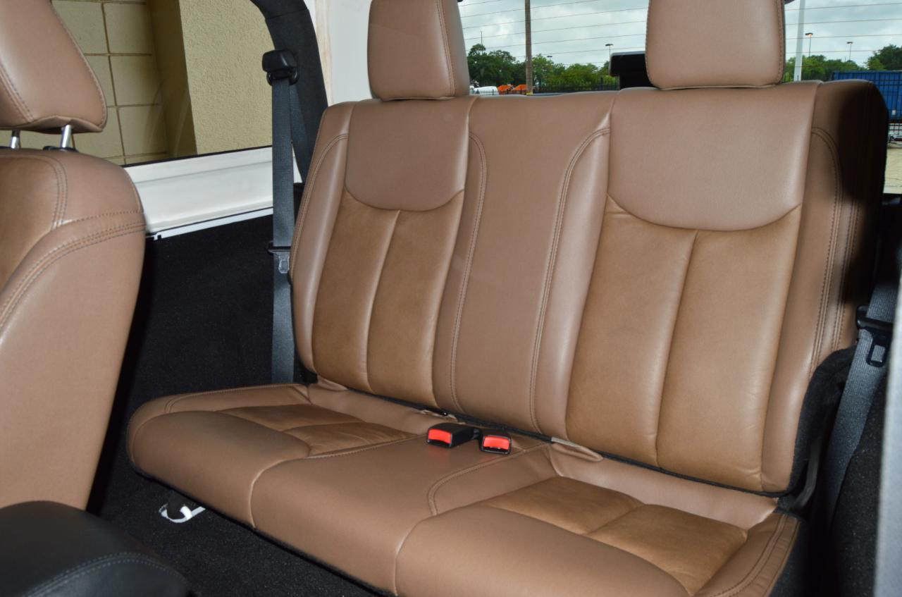 Jeep Wrangler Sahara  2013