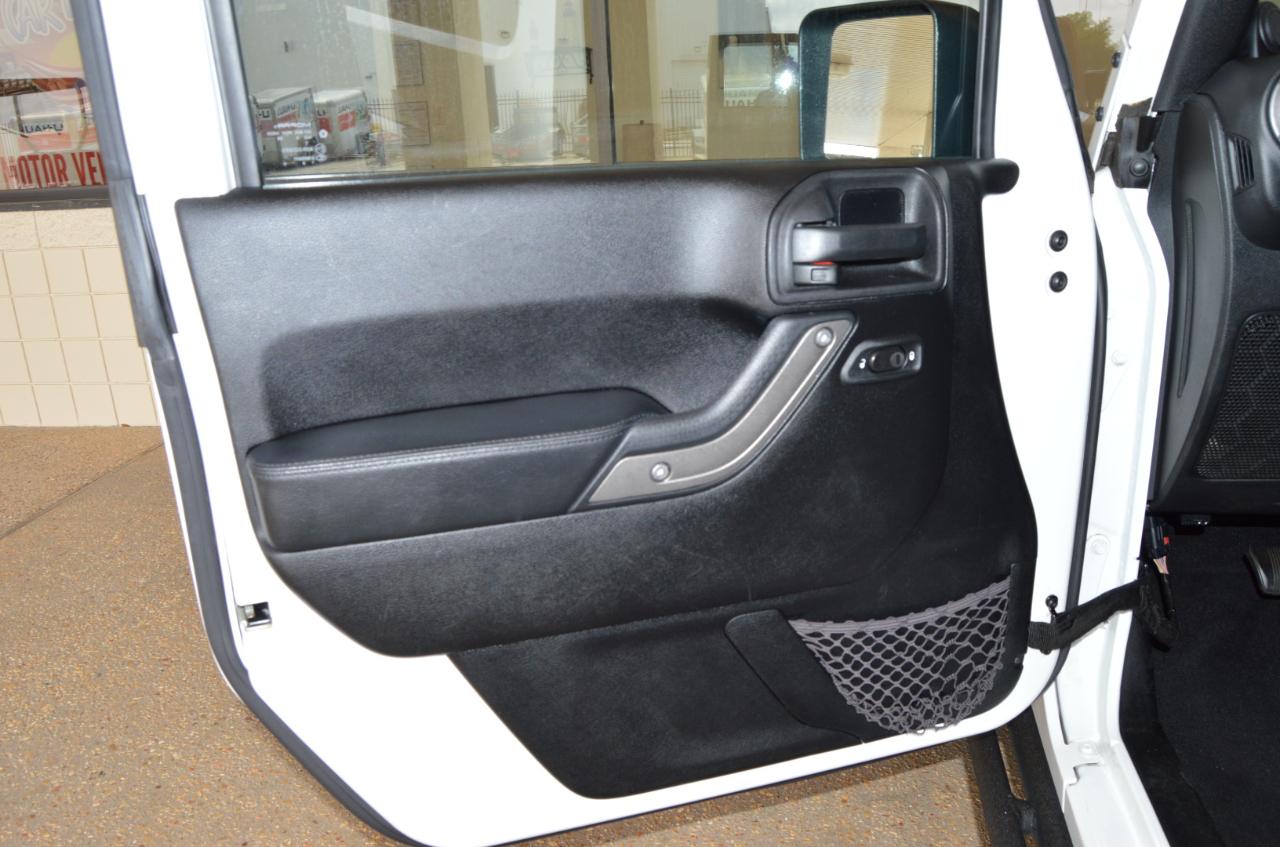 Jeep Wrangler Sahara  2013