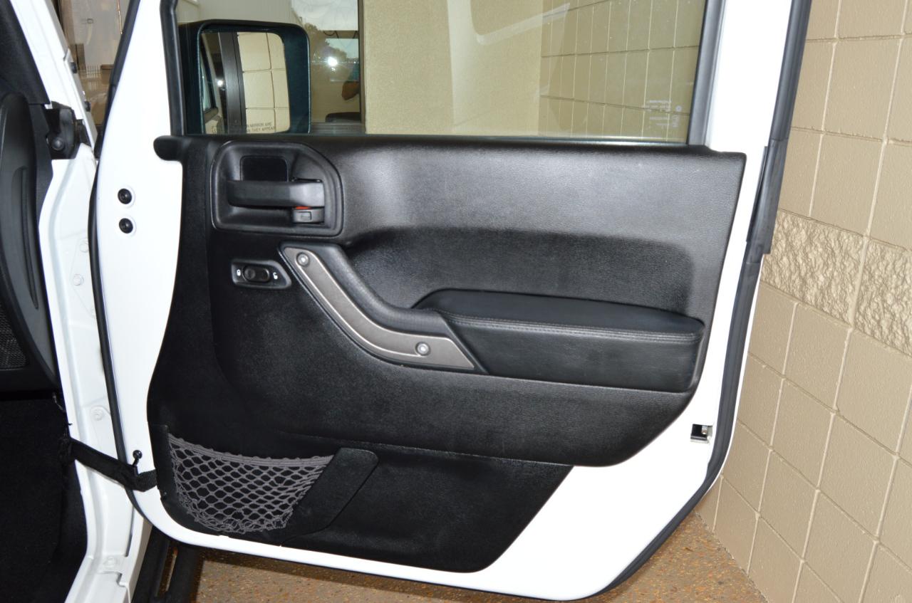 Jeep Wrangler Sahara  2013