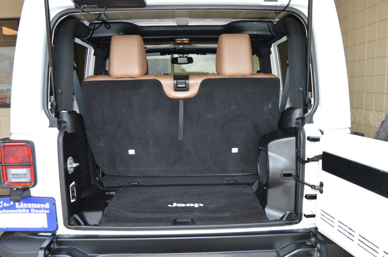 Jeep Wrangler Sahara  2013