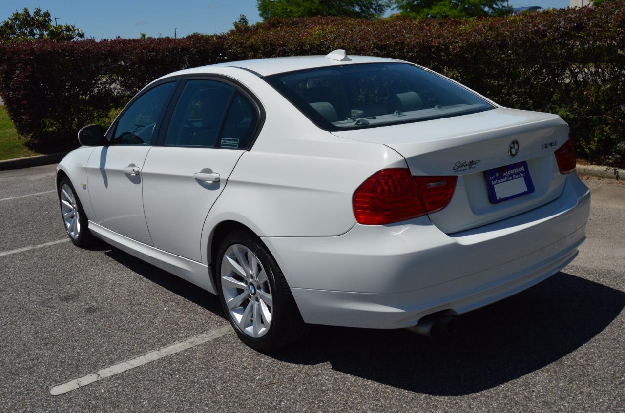 BMW 3-Series 328i 4D Sedan 2011