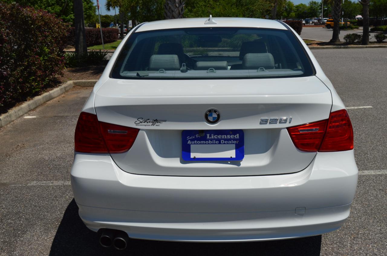 BMW 3-Series 328i 4D Sedan 2011