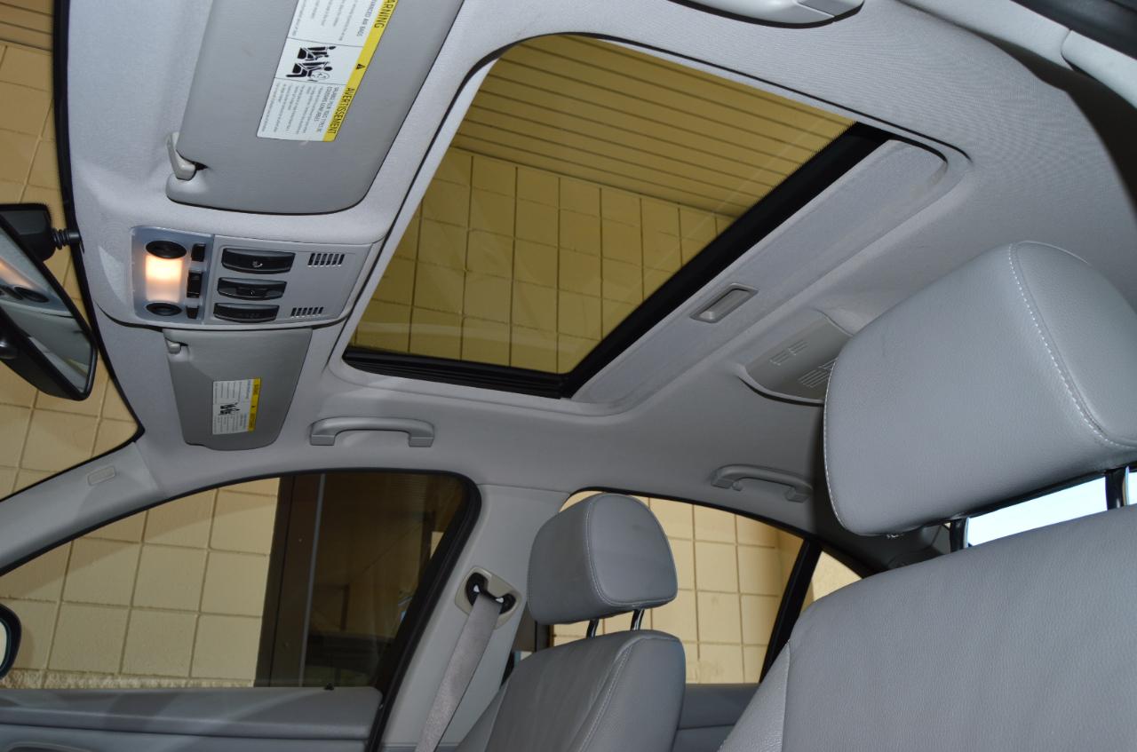 BMW 3-Series 328i 4D Sedan 2011