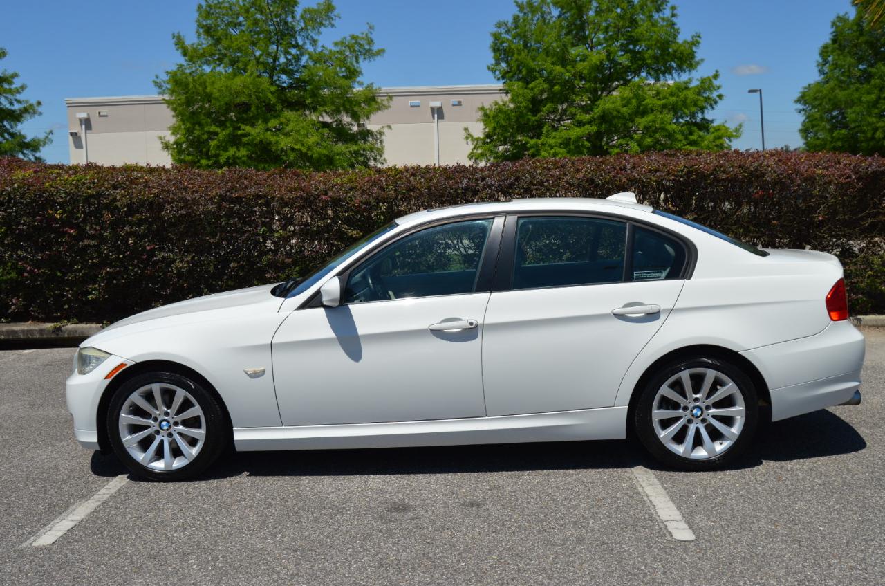 BMW 3-Series 328i 4D Sedan 2011